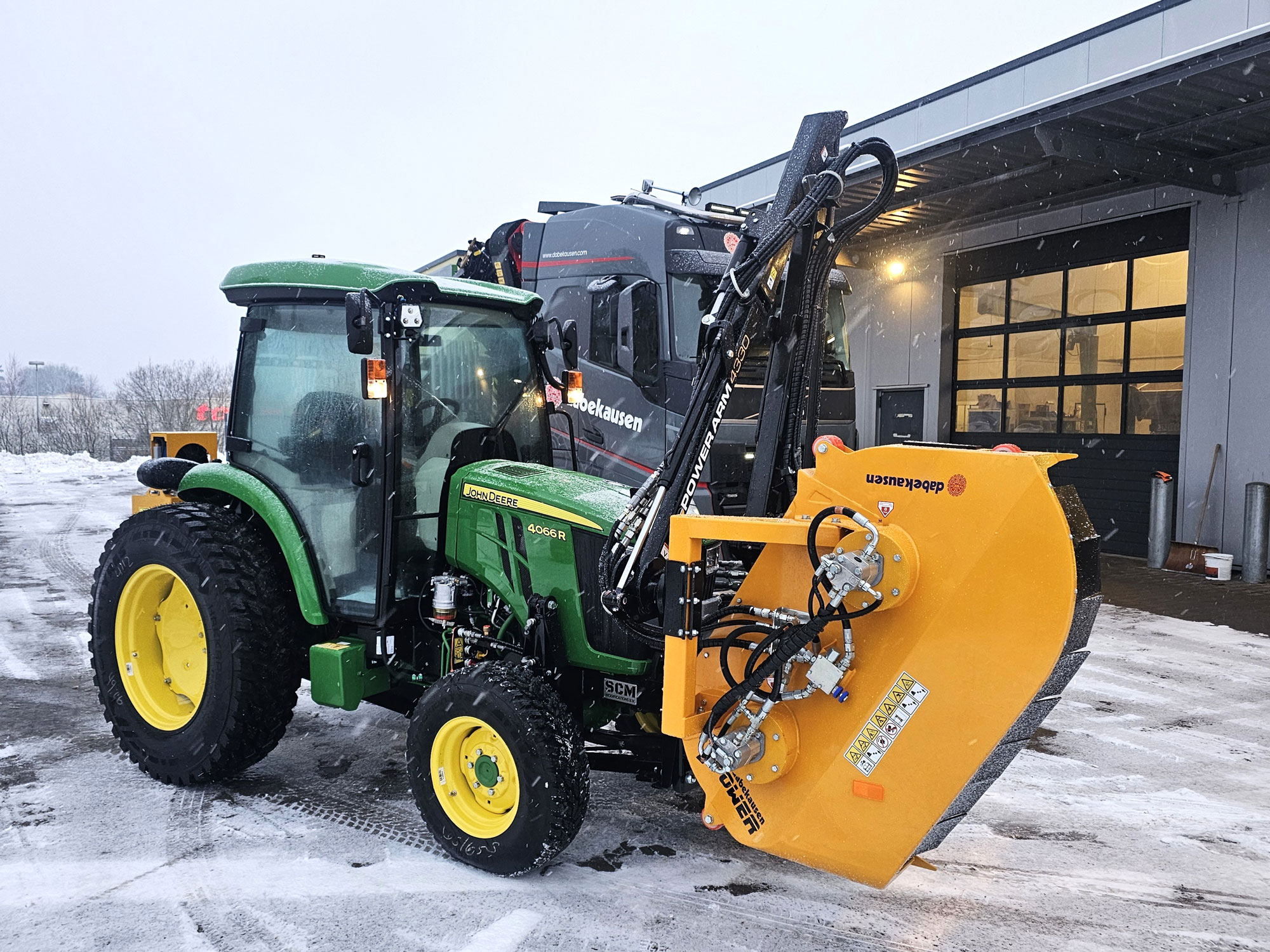 McConnel-PA4330_front-Heckenprofi-light_Stadt-Lemgo_1